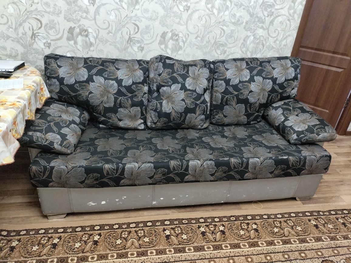 Диван б/у в хорошем состоянии