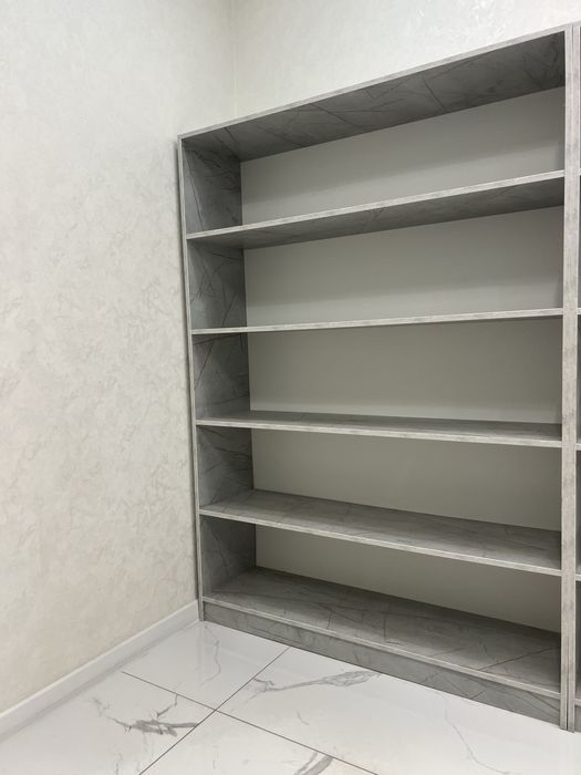 Shkaf polka ofislar uchun