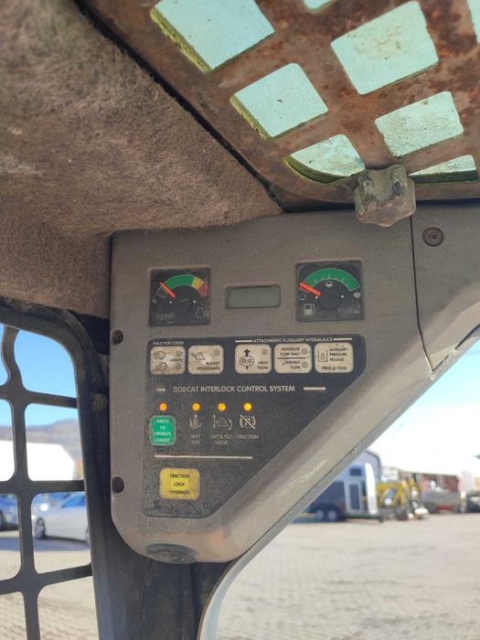 Incarcator pe senile Bobcat T140