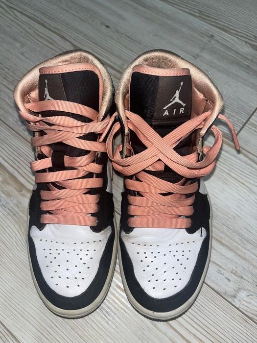 Jordan 1 Peach Mocha