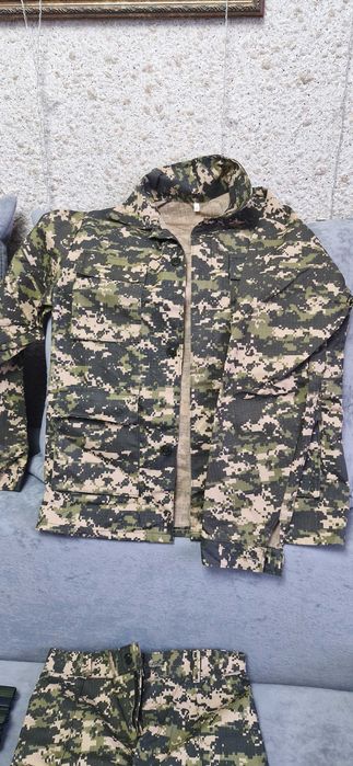 Срочно!  Продам  военную школьную форму  44р