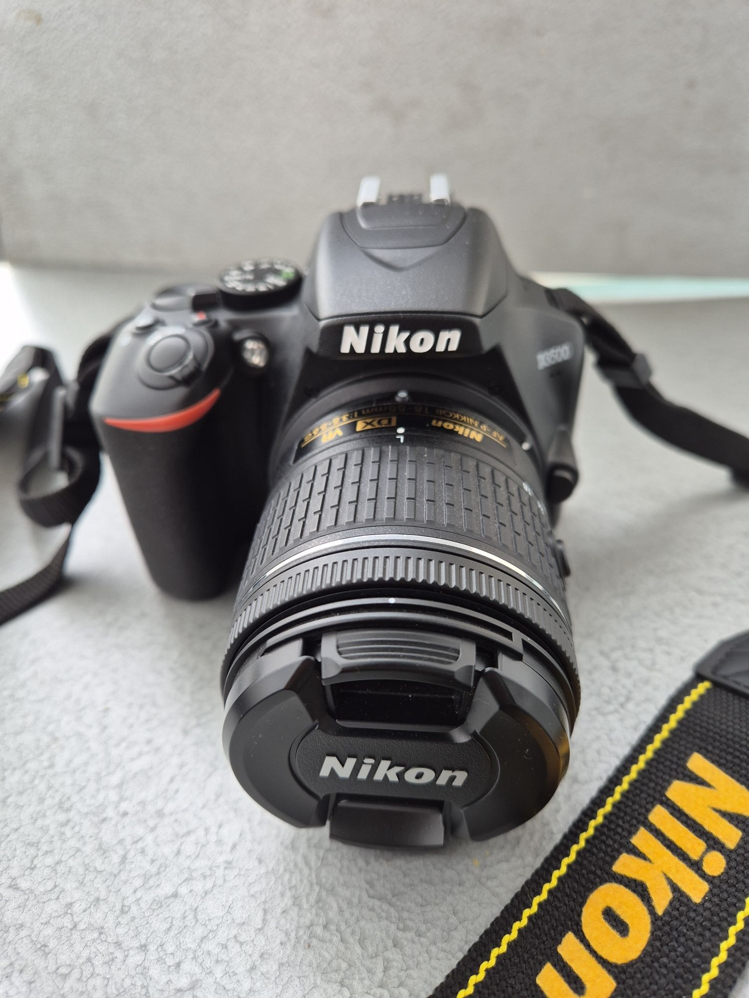 Продавам Nikon 3500