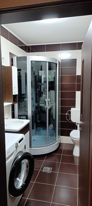 Apartament 3 camere de închiriat