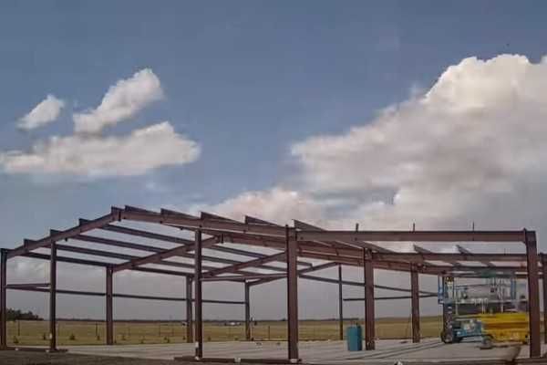 Hale metalice demontabile pe suruburi structuri rapide si reutilizabil