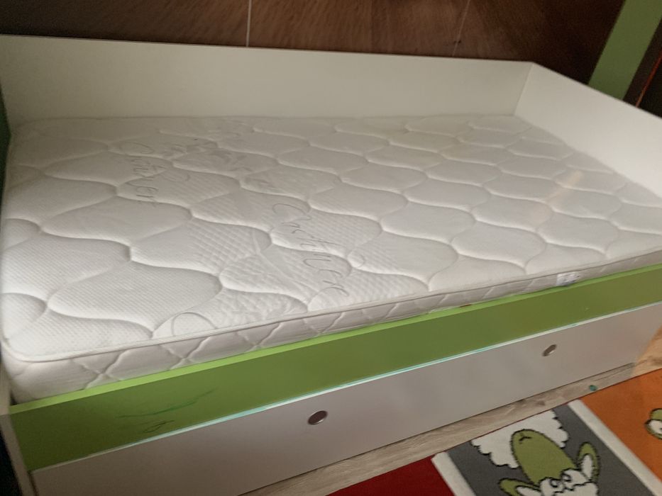 Легло тип сандвич