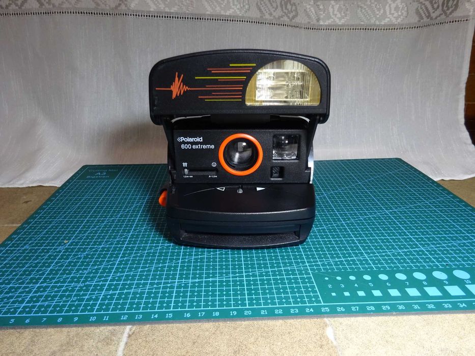 Aparat foto instant Polaroid 600 Extreme