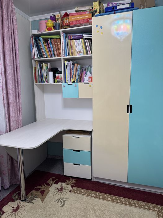 Продам гарнитур для детской частями