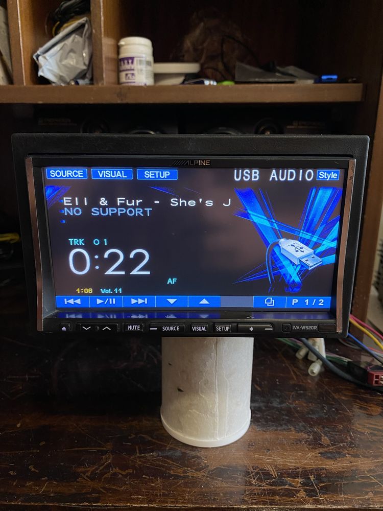 Alpine IVA-W520R - ДВОЕН ДИН - USB CD DVD радио плеър за кола сд