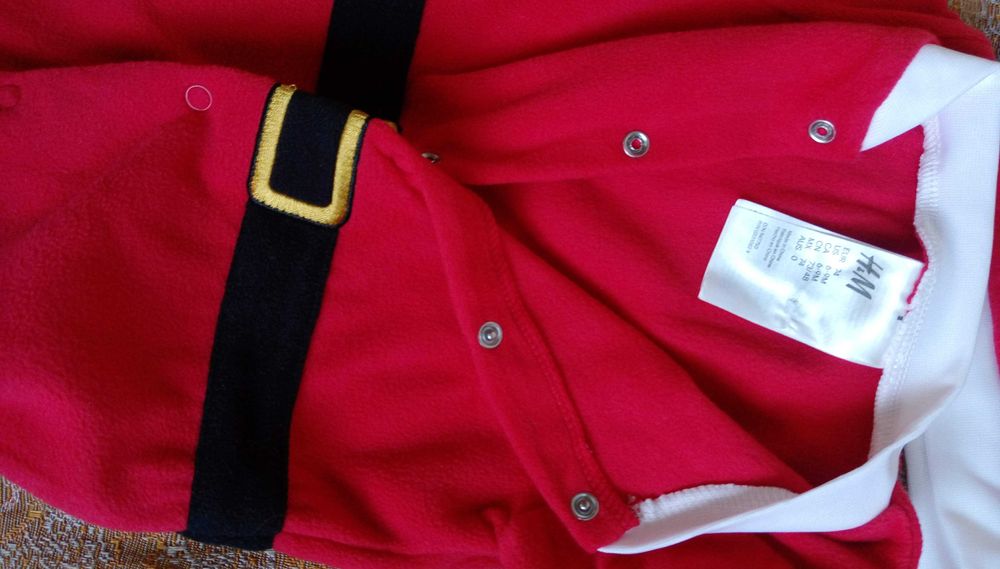 Продавам Бебешки екип на Дядо Коледа – нов