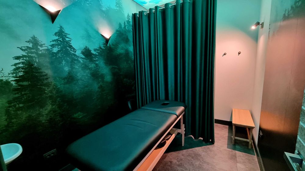 Salon Brooklyn inchiriaza 3 posturi: coafura, frizerie, extensii gene