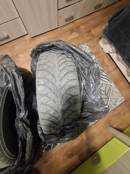 Продам шины 77777