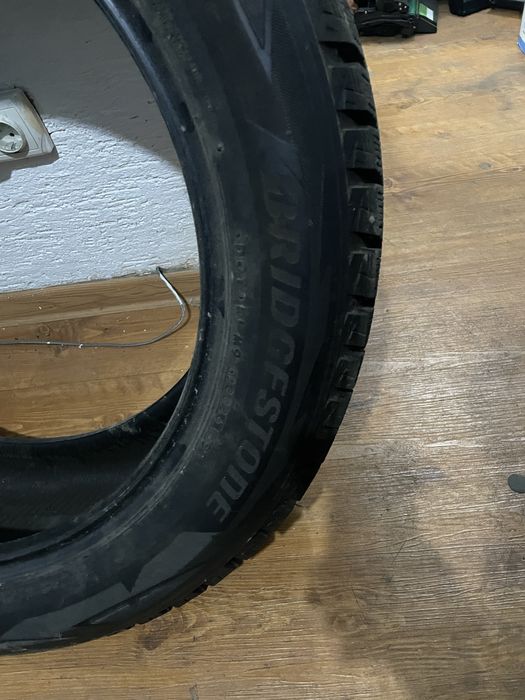 Резина зимняя R20/235/55 Bridgestone