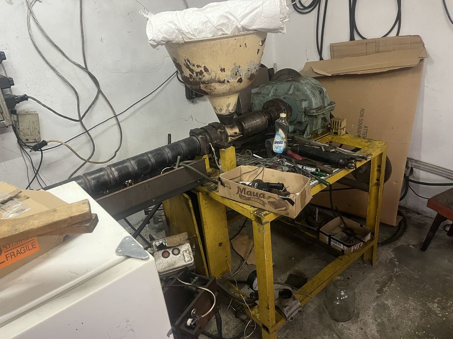 Машина за PVC  бутилки