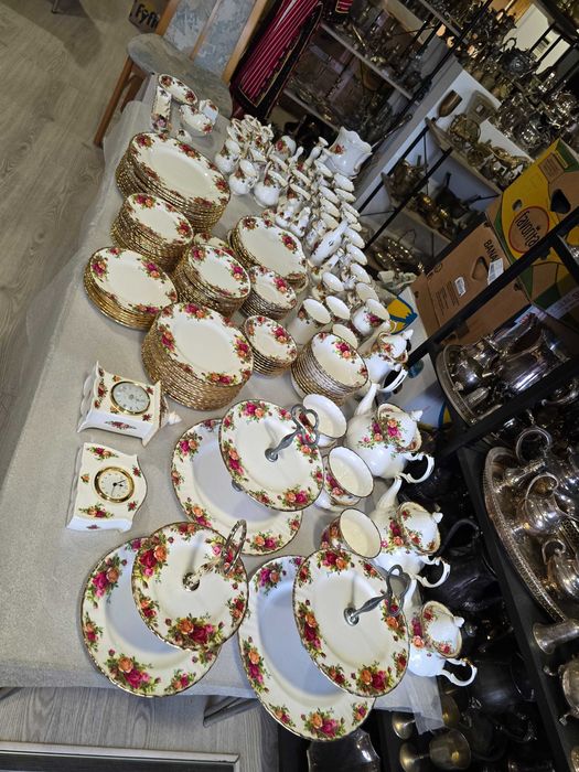 Royal Albert Old Country Rouses  - Колекционерски порцелан !