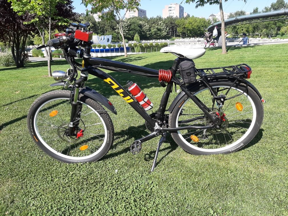 Bicicletă fuji culoare negru