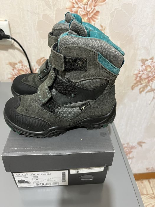 Продам детские фирменные сапоои Ecco