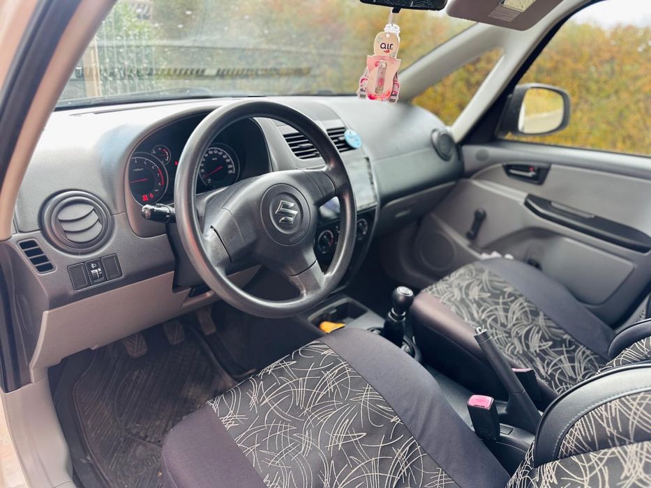 Suzuki SX4, alb, 95.000 km