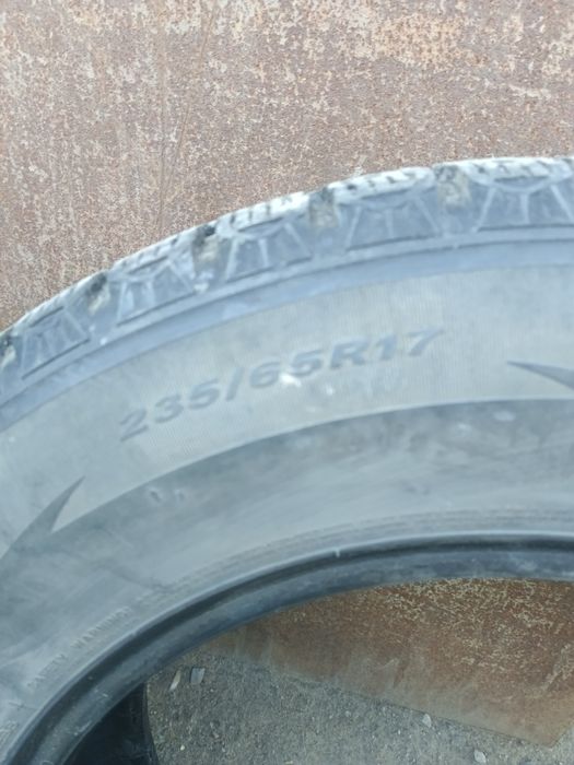 Зимний шины 235/65 R17