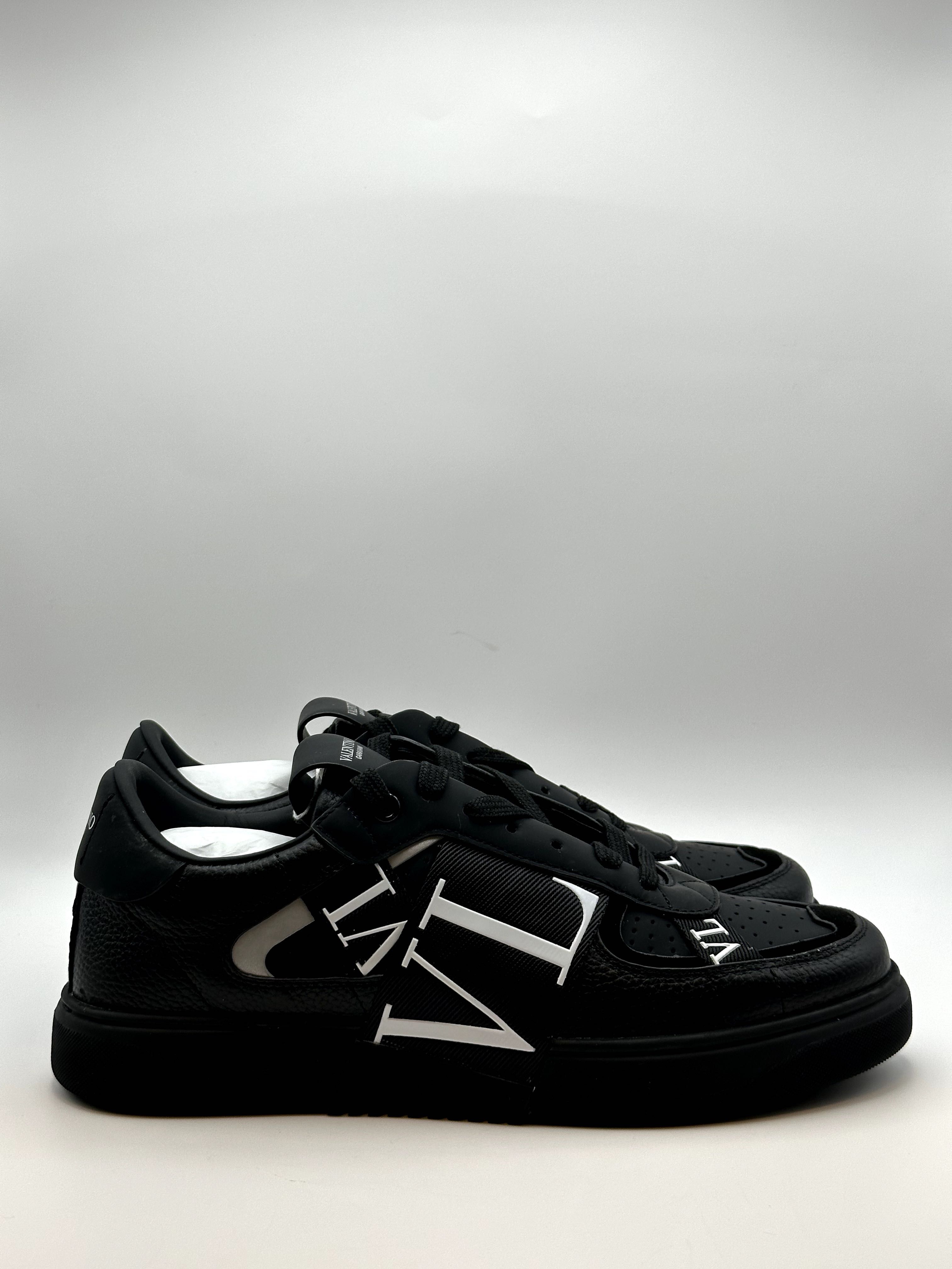 Valentino Low-Top VL7N Black