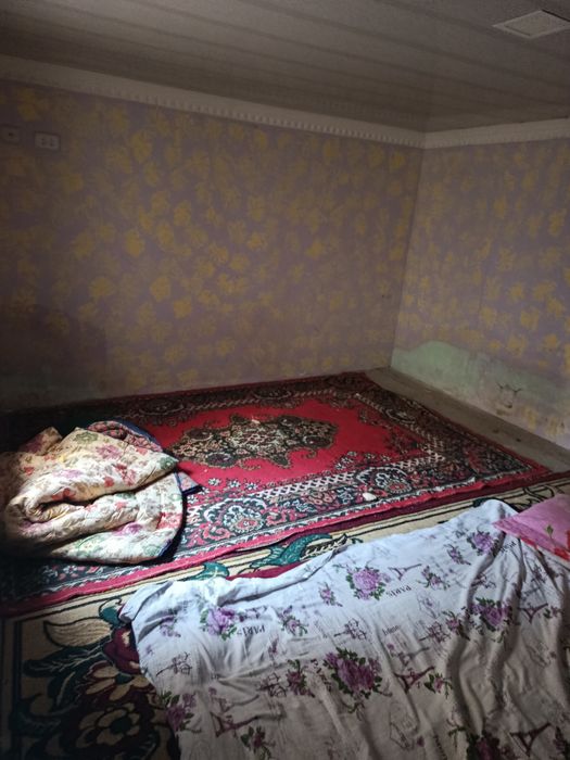 Ески Шахар лаби хавуз якинида ховлича сотилади