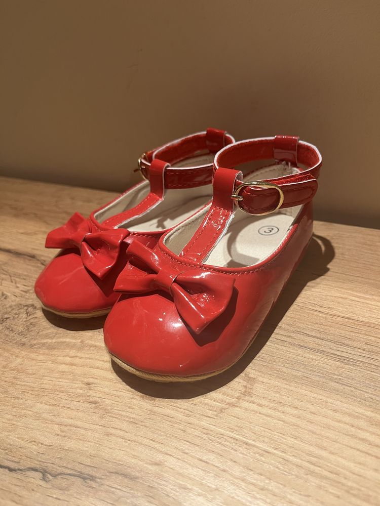 Бебешки червени обувки за специален повод