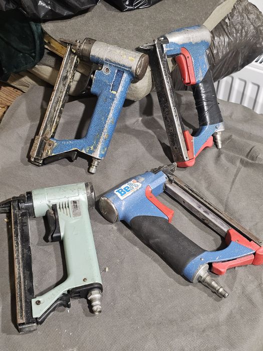 Vând capsatoare pneumatice,Bea