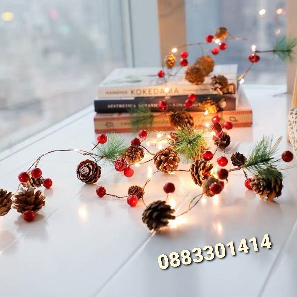 Коледни лампички Украса шишарки и борови клонки