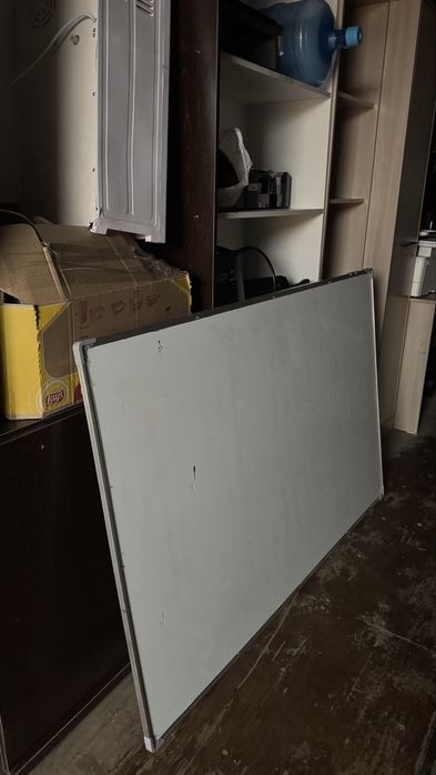 Столы шкафы.