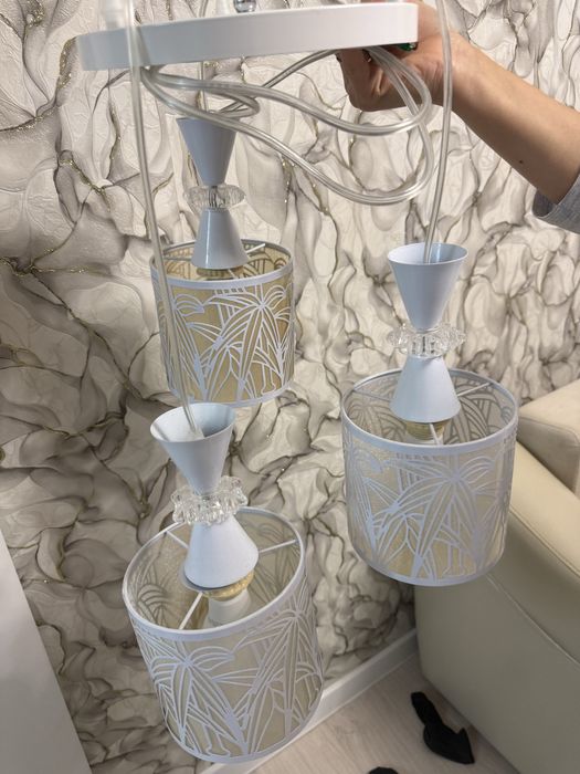 Прдам люстру в хорошем состоянии