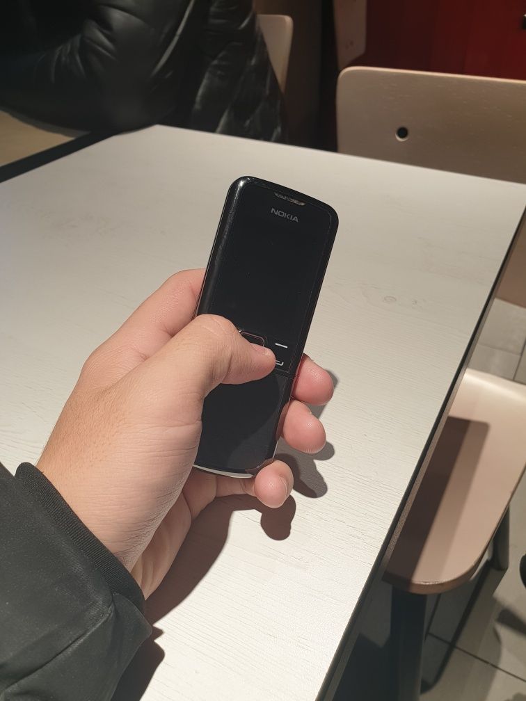 Ikkinchi telefonga Nokia 8800 sotiladi