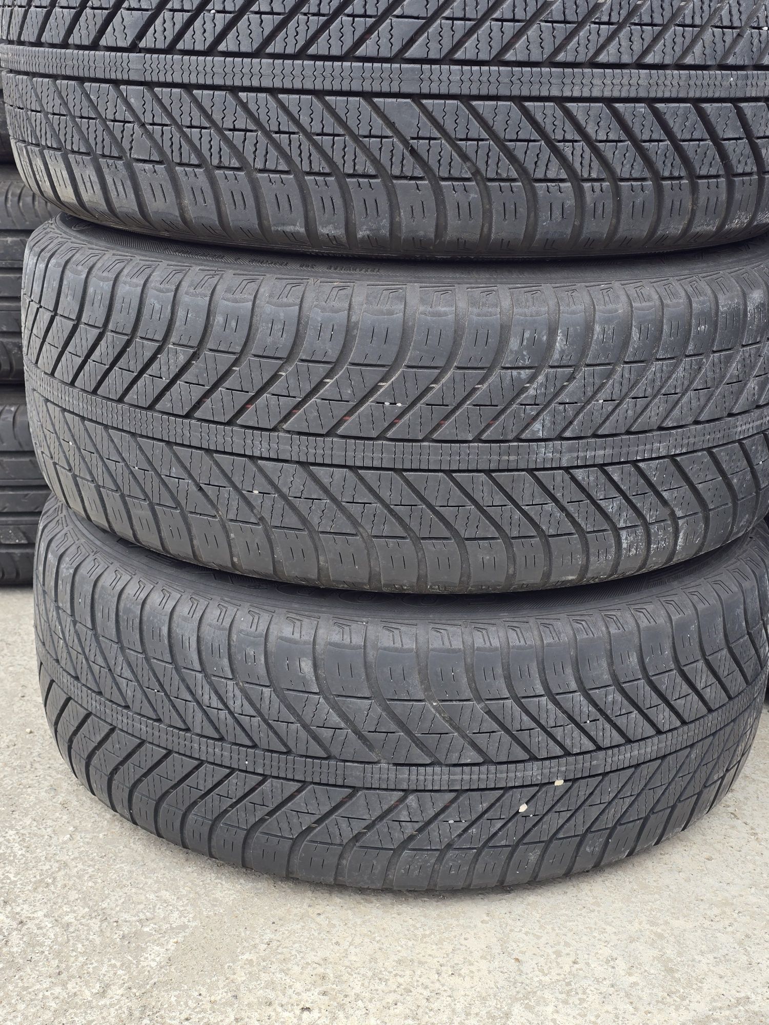 4 Броя 225/50/17 Goodyear 2x6,8mm 21dot 2x5mm 18dot