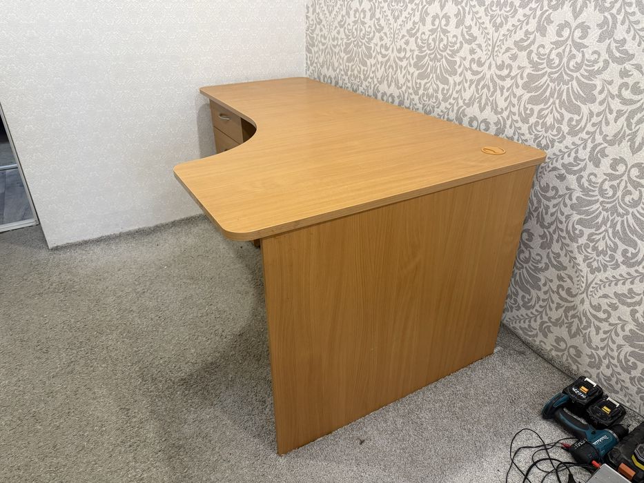 Стол для компьютера