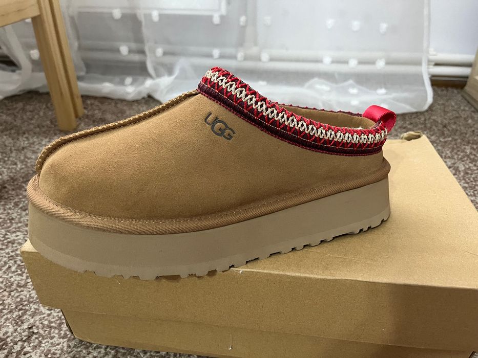 UGG Tazz , Nou, Marimea 39!