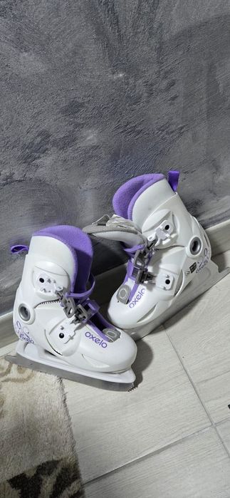 Vând patine reglabile