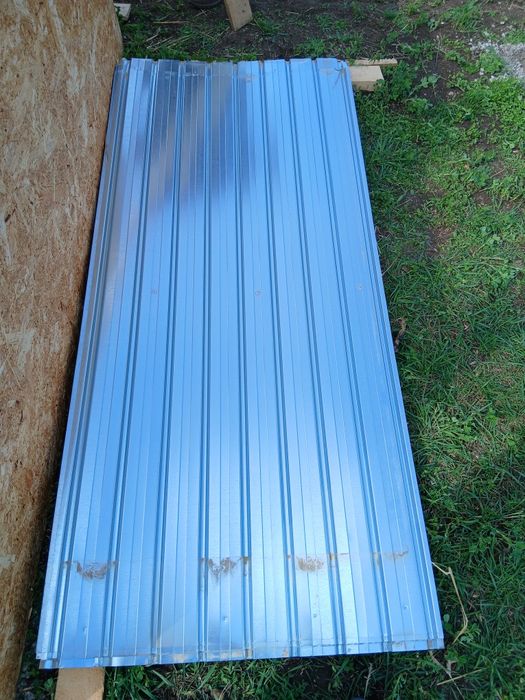 Tabla zincata,  OSB,  stâlpi de susținere, rigle