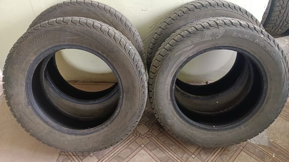 Продам б/у шипованные шины