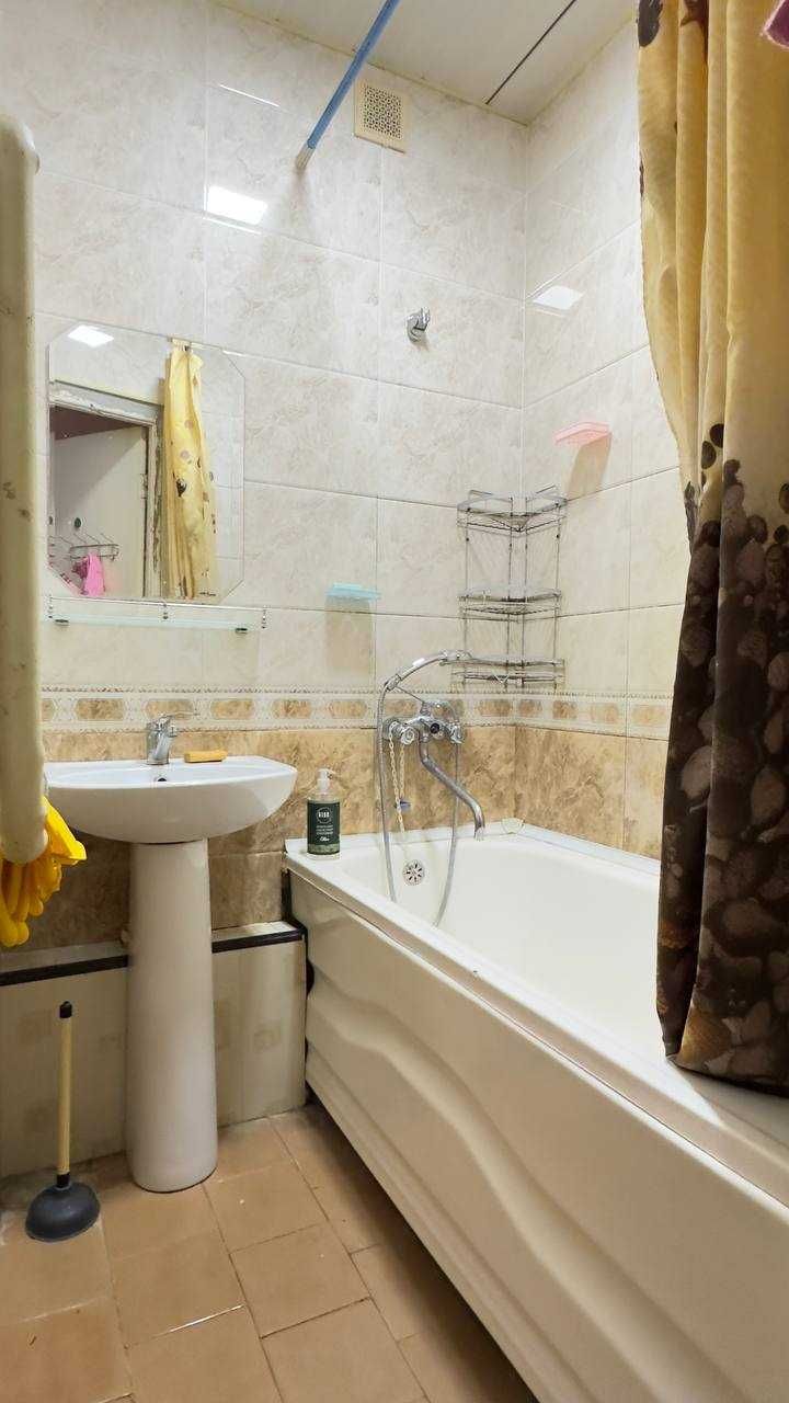 Продаётся 2-комнатная 
Ц-13 Корзинка на Абая

55 м²