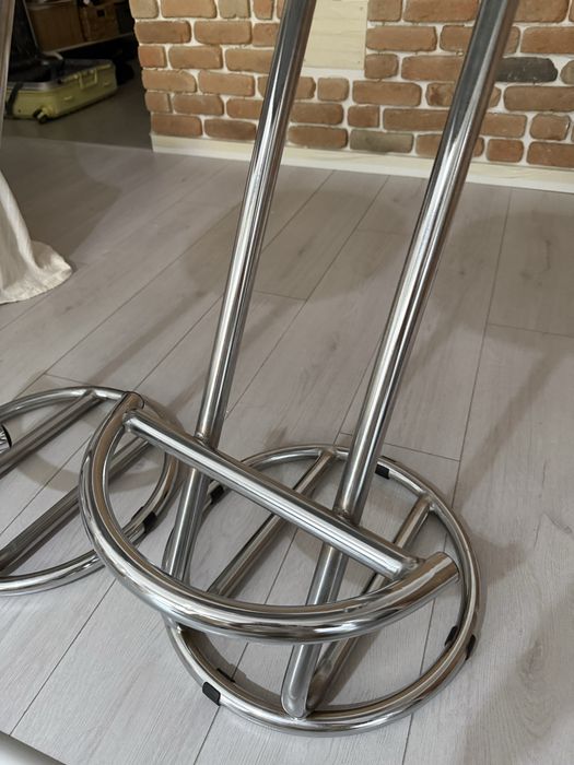 Vand 2 scaune de bar