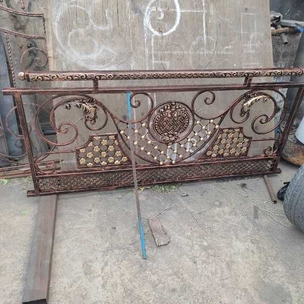 Quqon. Temir darvoza, eshiklar va panjaralar.