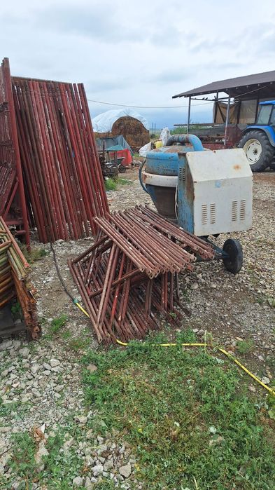 Schela metalică de inchiriat