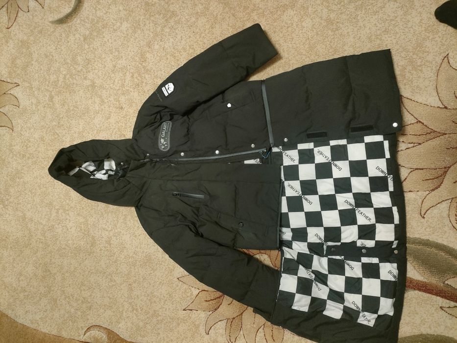 Продаю зимнюю куртку на девочку