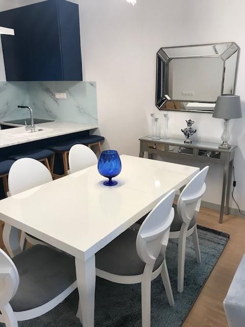 Дава се под наем Тристаен апартамент в София, Хладилника - 150 кв.м за 1300 € - Снимка #1