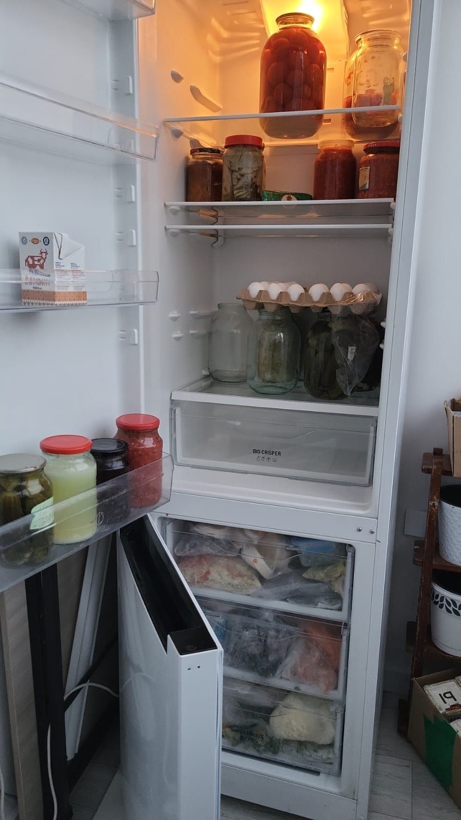 Холодильник
высота 1 м 92 см 
Всё соответствует фотография м
В отлично