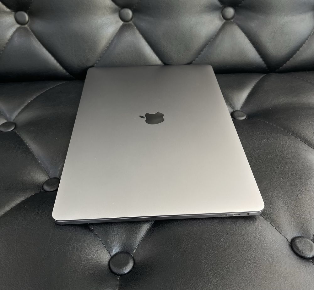 Apple MacBook Pro 2017 года в хорошем состояние