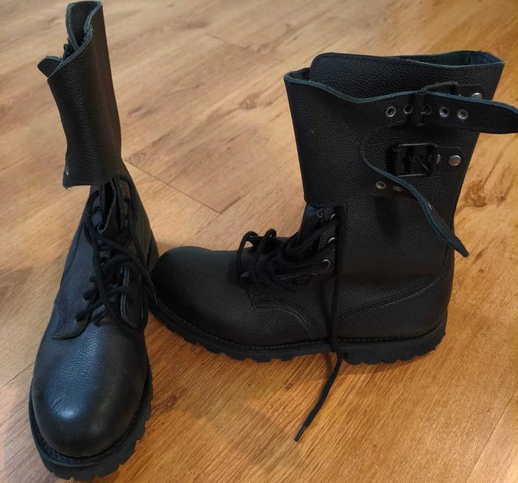 2 perechi bocanci militari marimile 44, 45