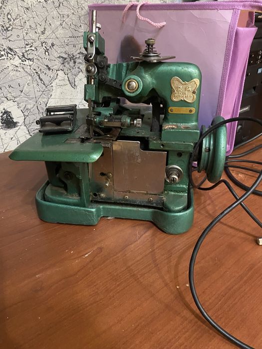 Оверлок швейная машинка