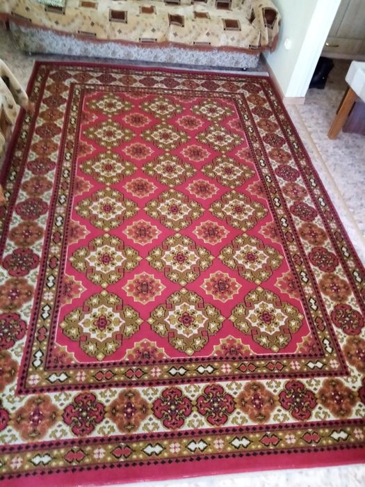 Продам ковёр 2*3 производство Алмата цена 15000