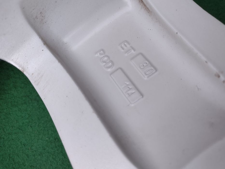 Почти нови DOTZ 18-6x114.3. ET30 8.5j Nissan