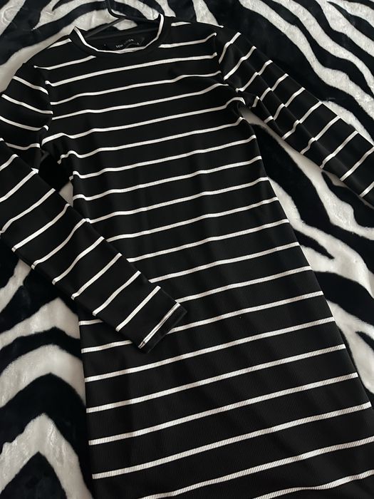 Rochie neagra ci dungi albe