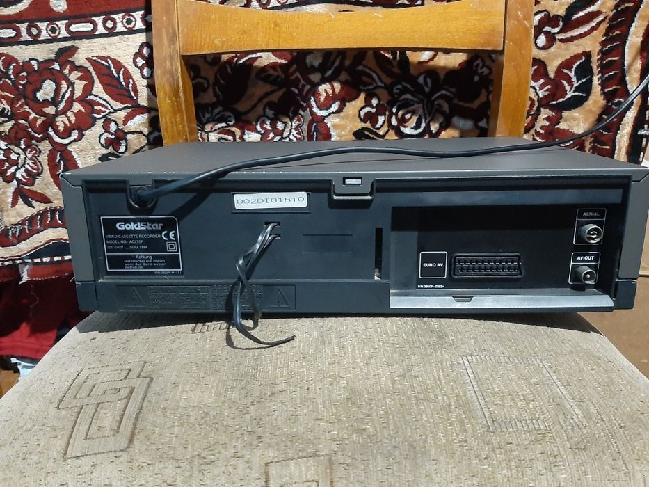 Vând videorecorder goldstar în stare bună